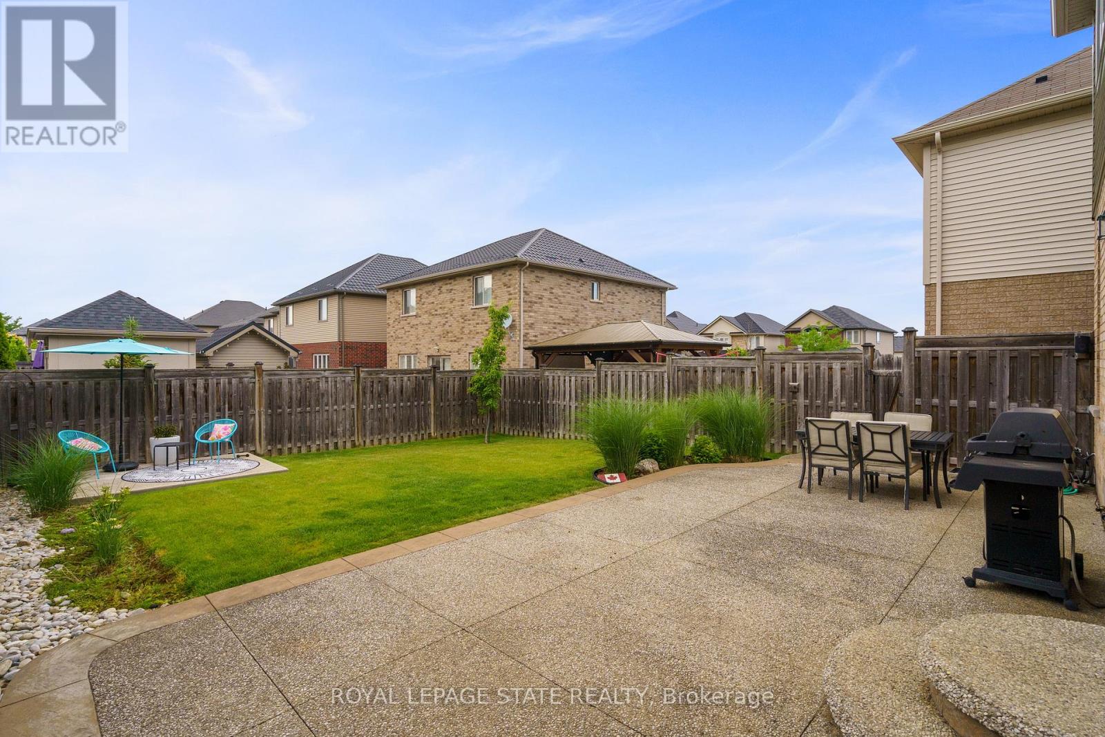 Photo 24 of 42 Chestnut Drive, Grimsby ON