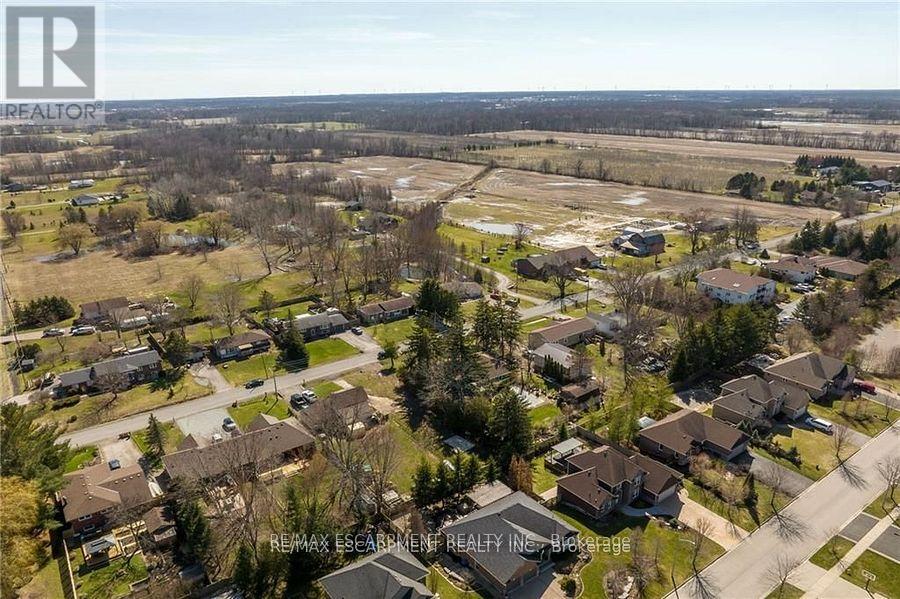Photo 11 of 815 Foss Road, Pelham ON