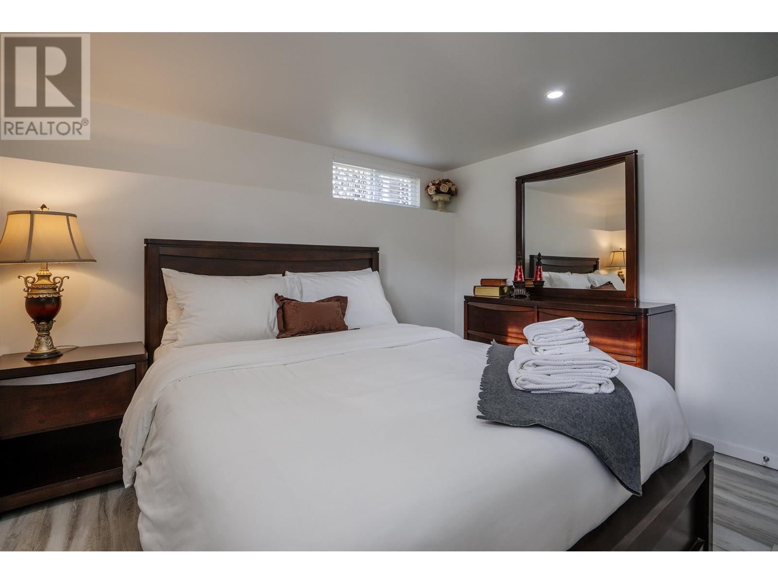 Photo 8 of 2813 St Johns Street, Port Moody BC