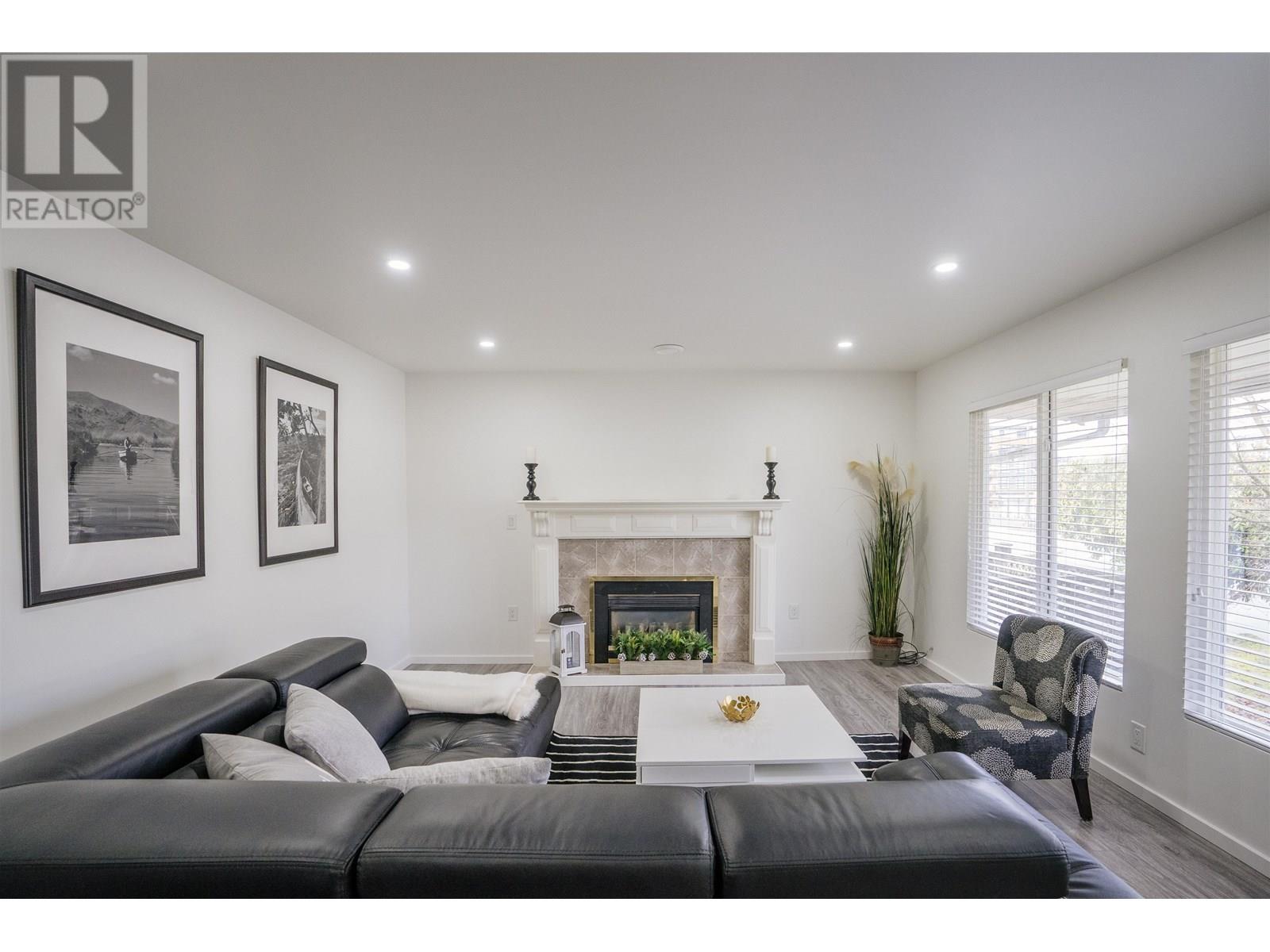 Photo 4 of 2813 St Johns Street, Port Moody BC