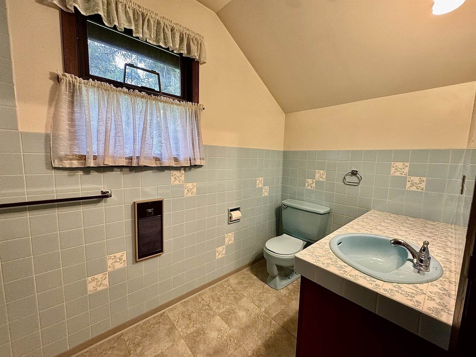 Photo 3 of 29933 Anderson Avenue, Mission BC