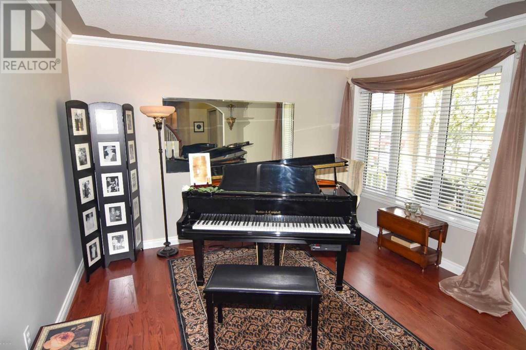 Single Family House for Sale in  Scenic View Close NW Scenic Acres Calgary 