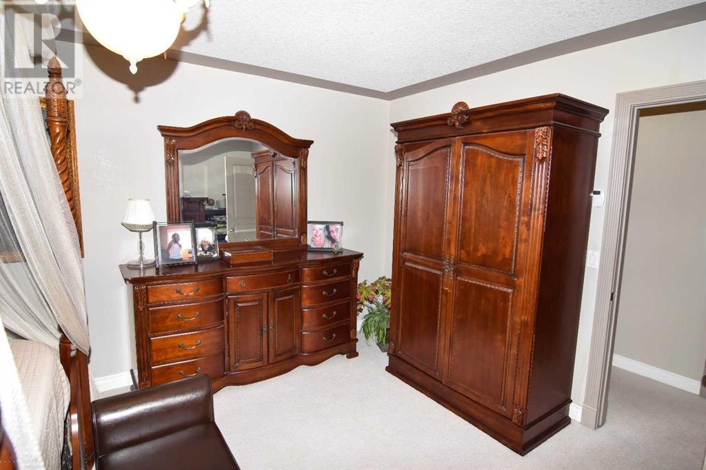Single Family House for Sale in  Scenic View Close NW Scenic Acres Calgary 