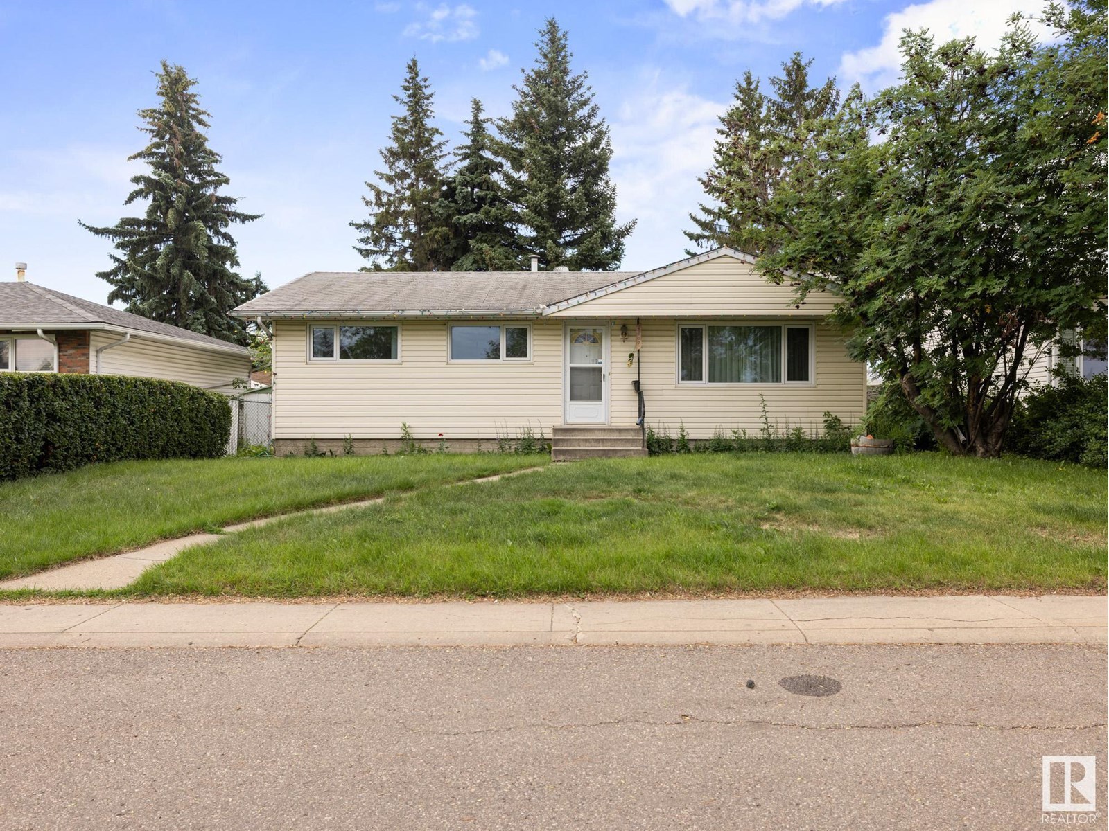 5907 137 AV NW, Edmonton, Alberta