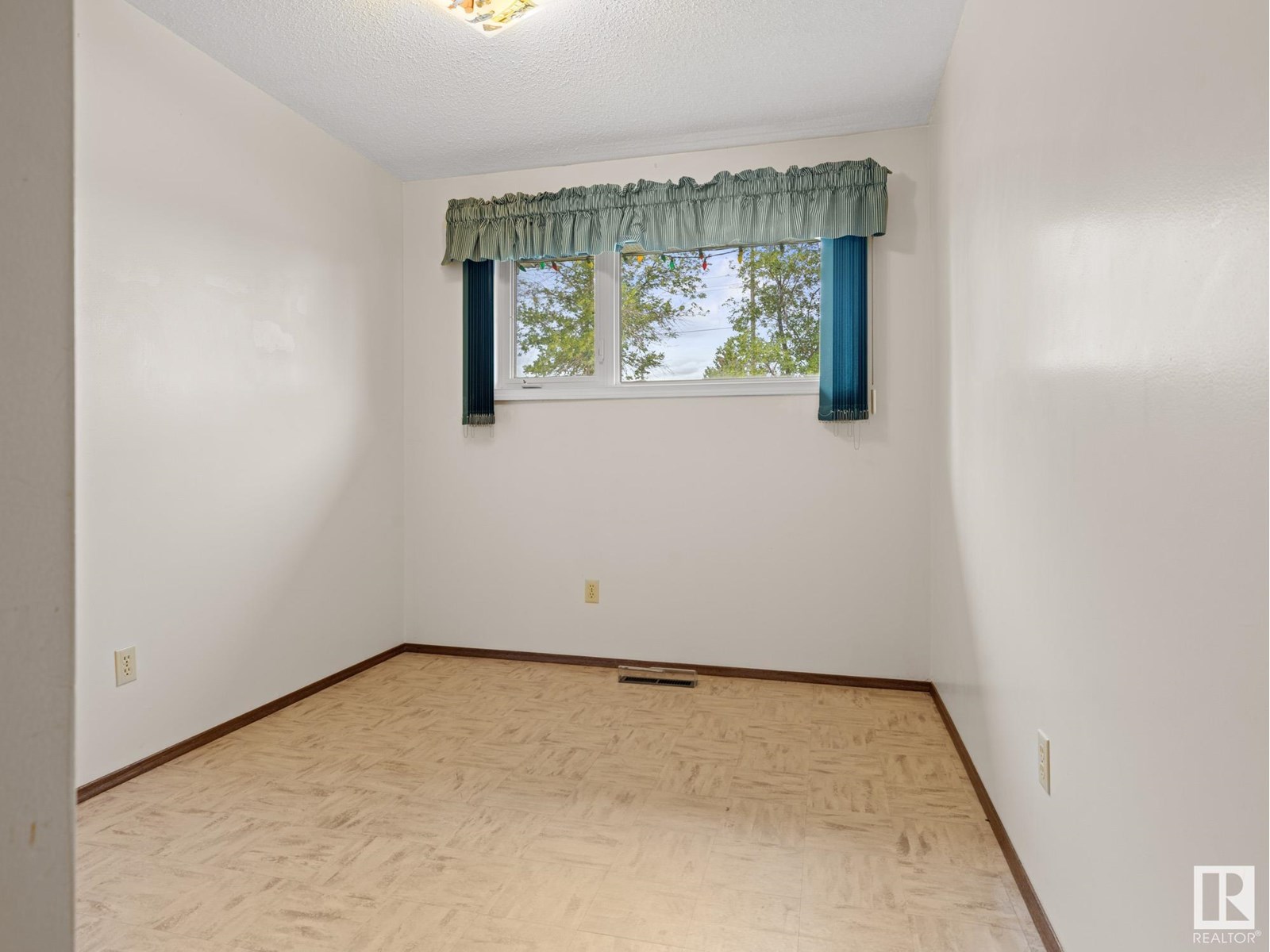 Single Family House Bungalow for Sale in   AV NW Edmonton 