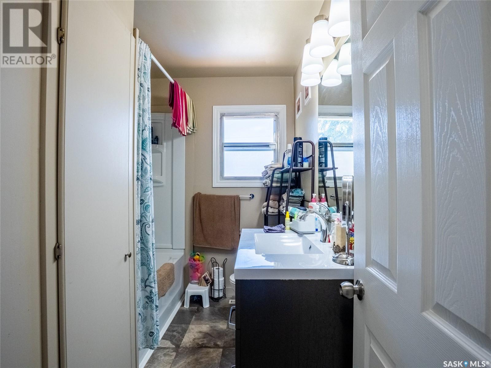 Single Family House Bungalow for Sale in  Forget STREET Regina 