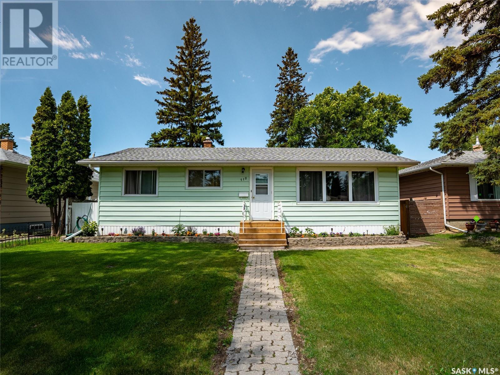 Single Family House Bungalow for Sale in  Forget STREET Regina 