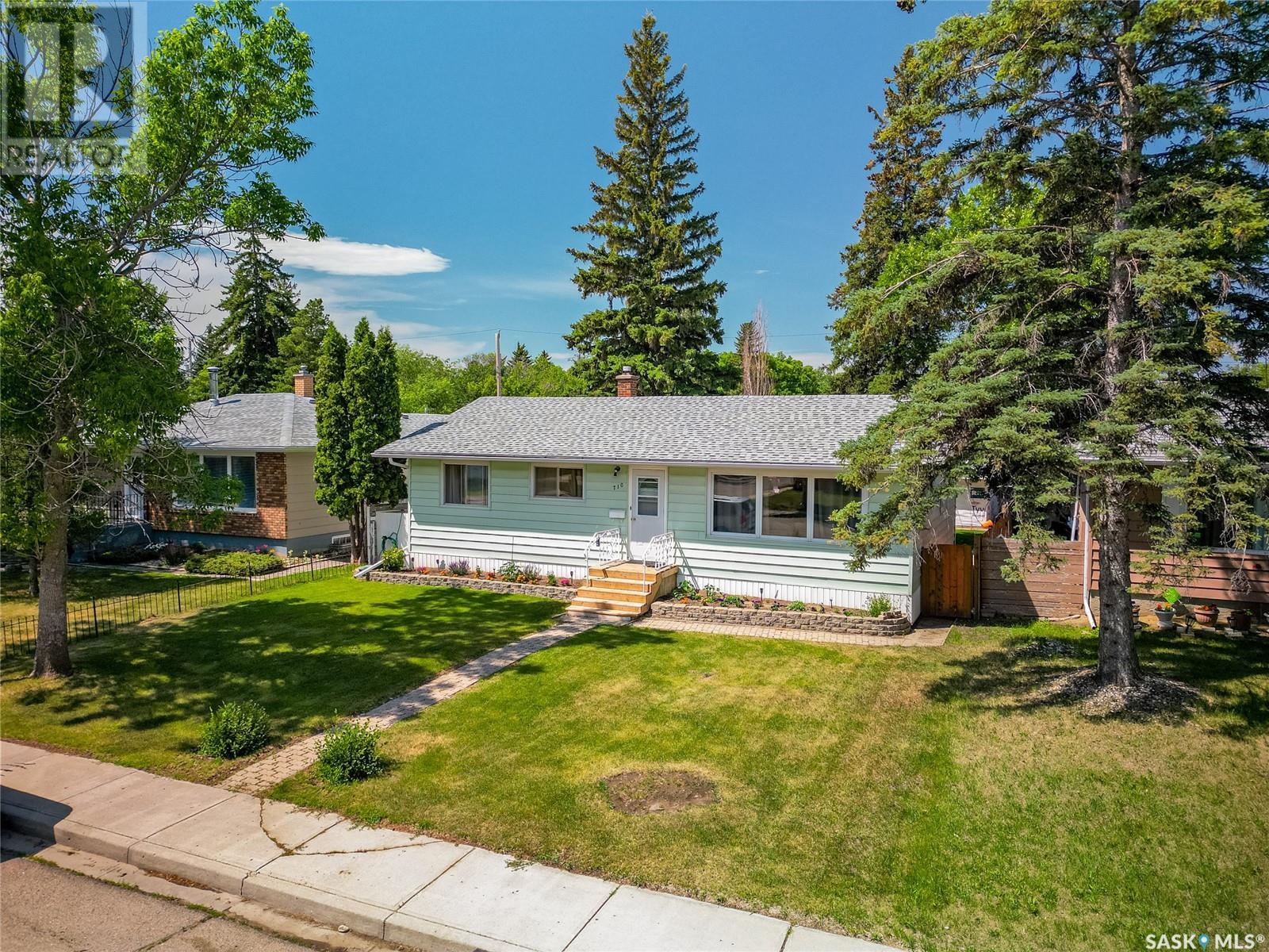 Single Family House Bungalow for Sale in  Forget STREET Regina 