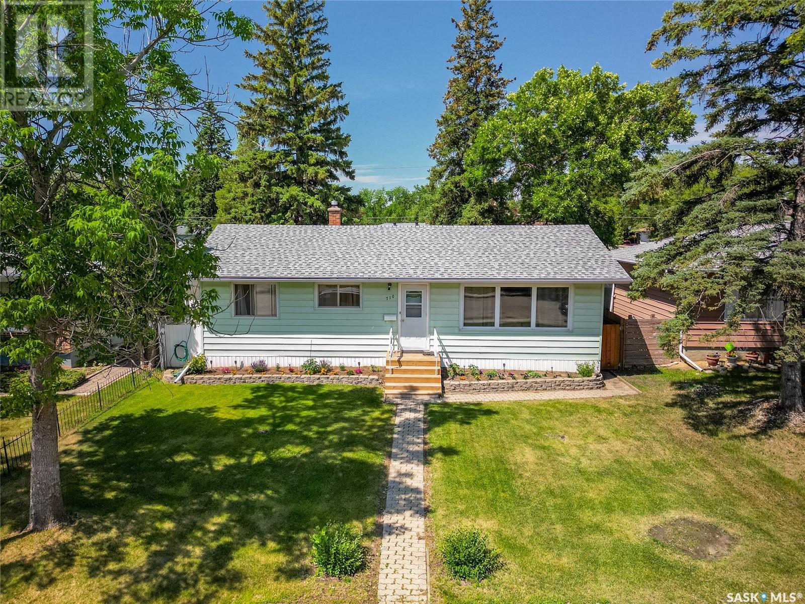 Single Family House Bungalow for Sale in  Forget STREET Regina 