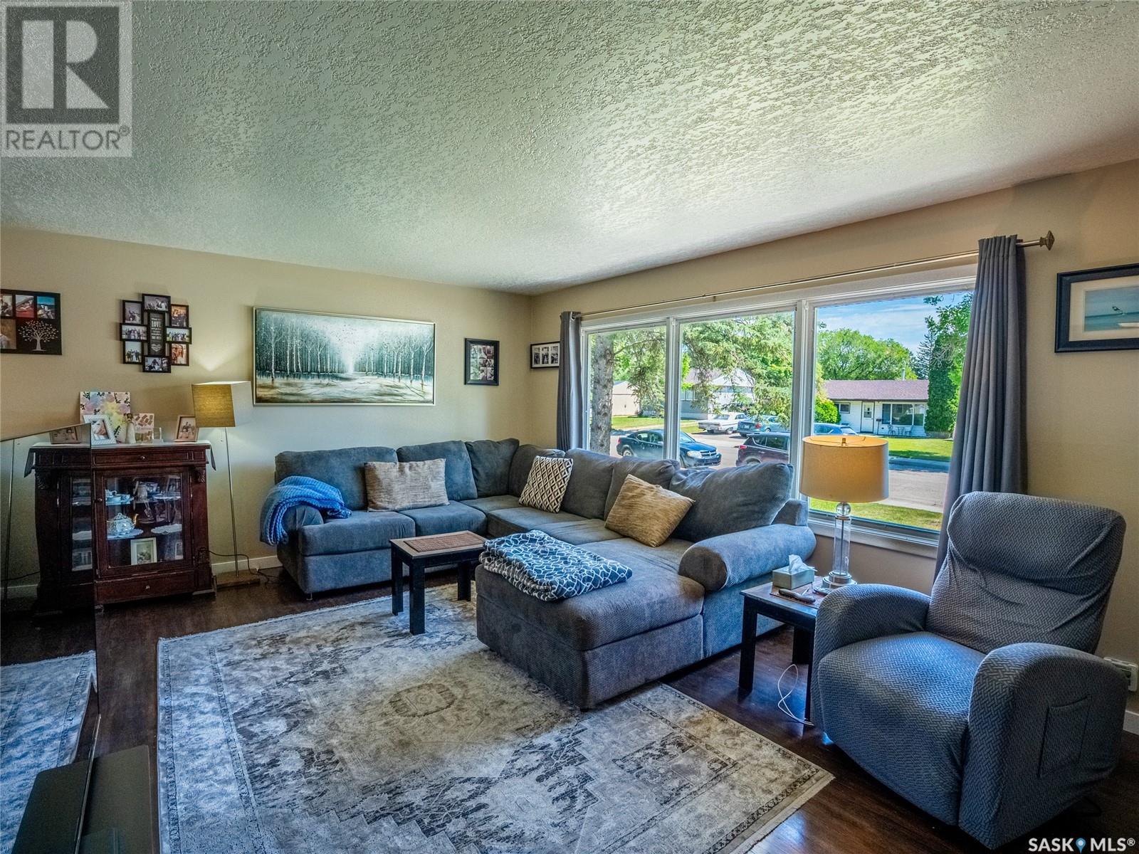 Single Family House Bungalow for Sale in  Forget STREET Regina 