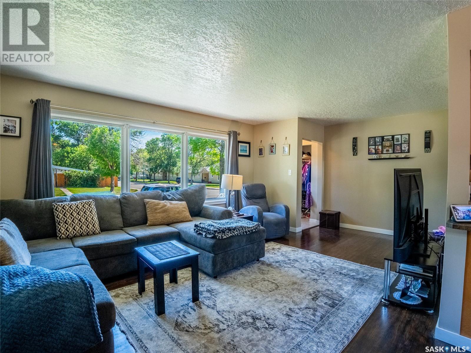 Single Family House Bungalow for Sale in  Forget STREET Regina 