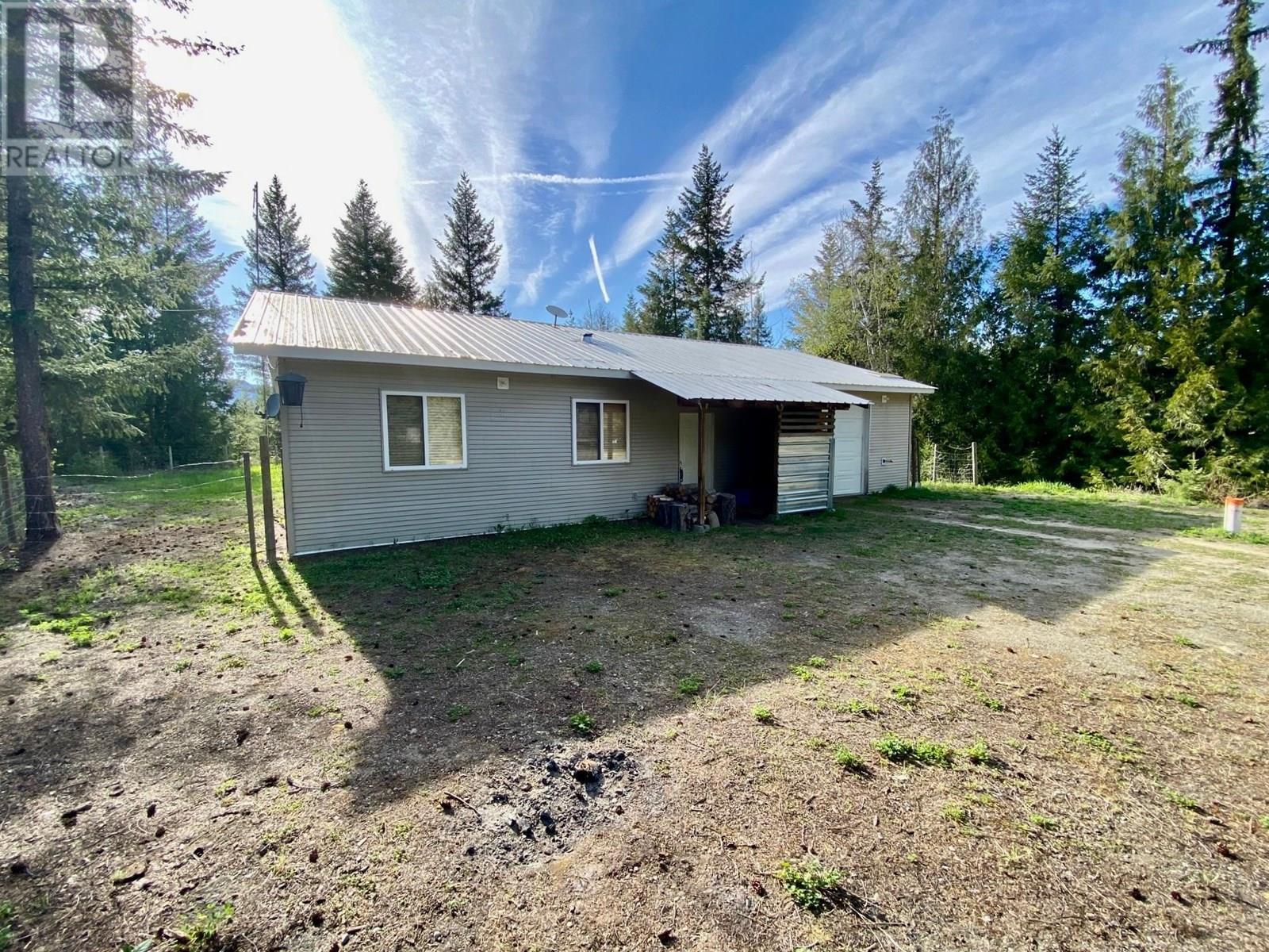 3325 Barriere South Road, Barriere