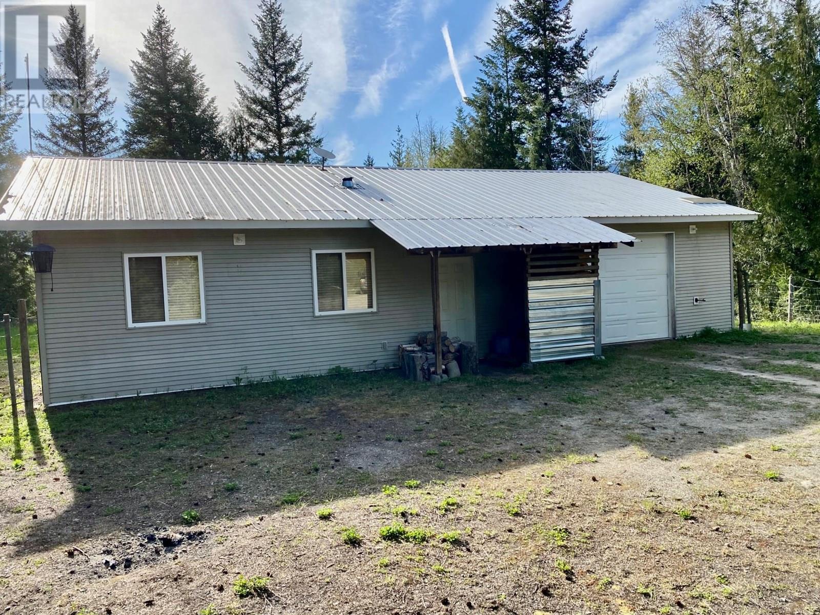 3325 Barriere South Road, Barriere