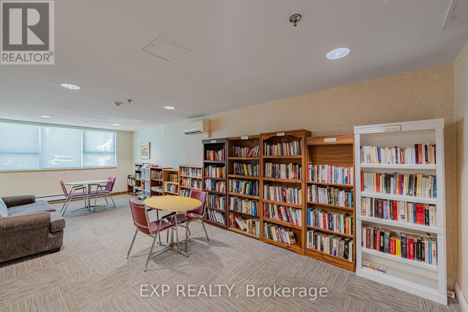 Photo 32 of 1111 555 Brittany Drive, Ottawa ON