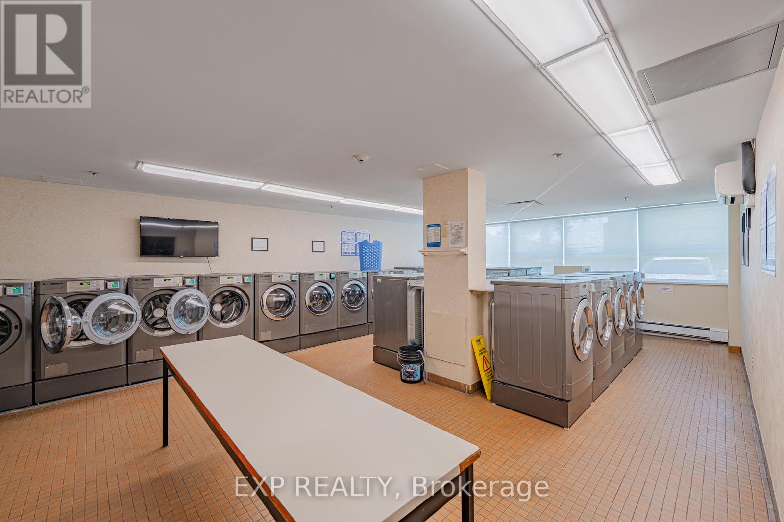 Photo 12 of 1111 555 Brittany Drive, Ottawa ON