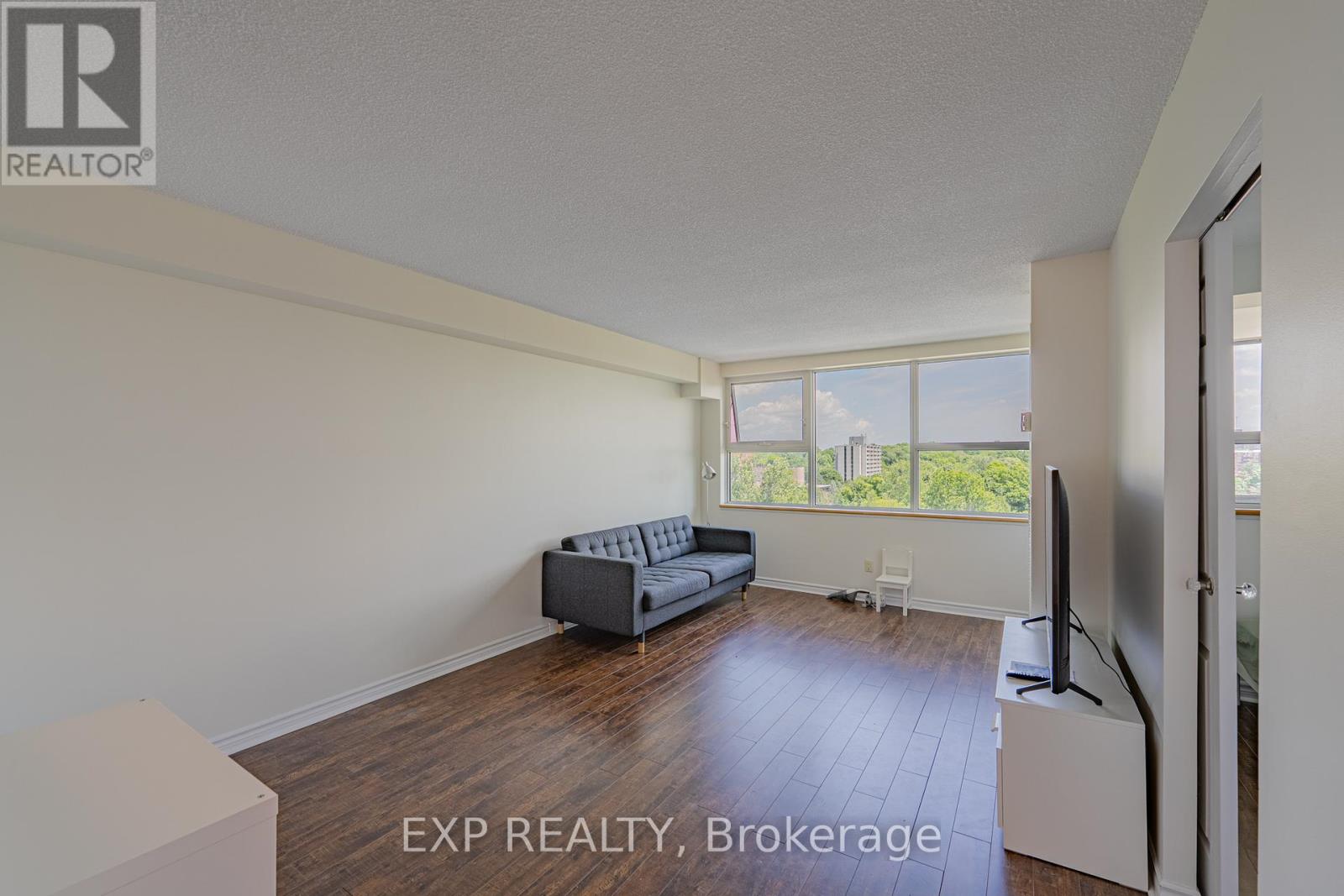 Photo 4 of 1111 555 Brittany Drive, Ottawa ON
