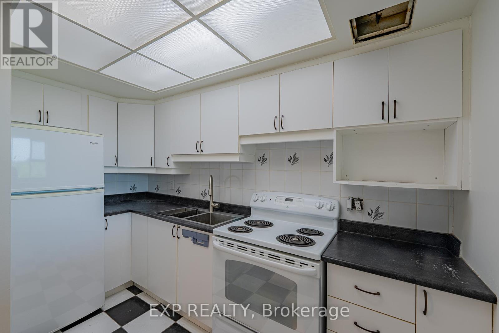 Photo 38 of 1111 555 Brittany Drive, Ottawa ON