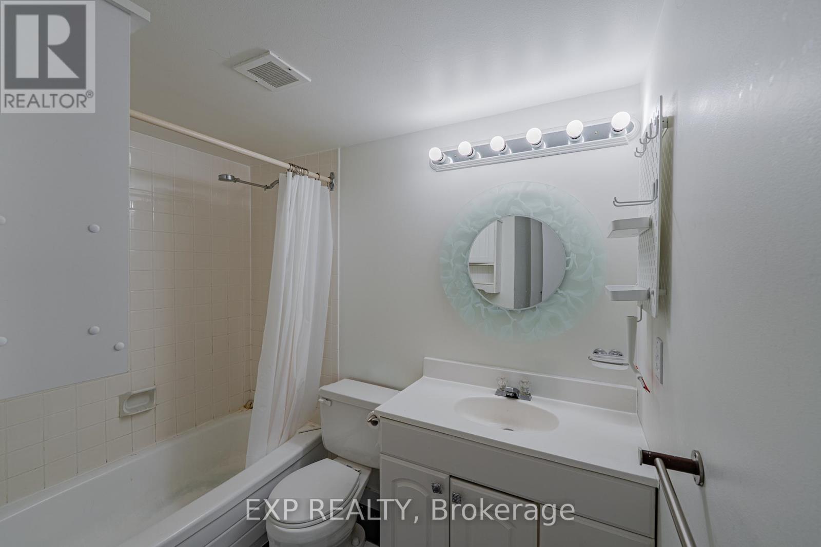 Photo 5 of 1111 555 Brittany Drive, Ottawa ON