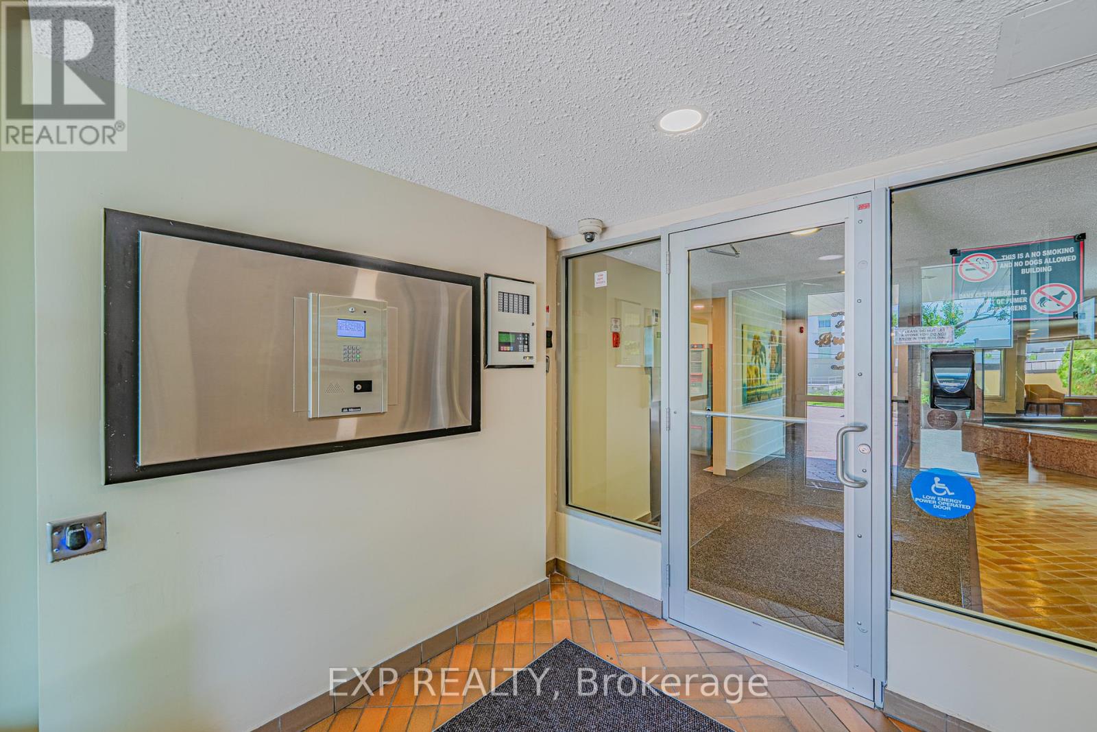 Photo 14 of 1111 555 Brittany Drive, Ottawa ON