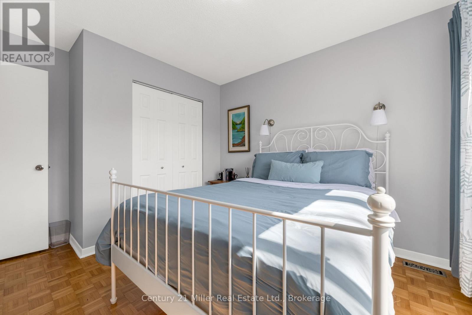 Photo 8 of 19 1310 Hampton Street, Oakville ON