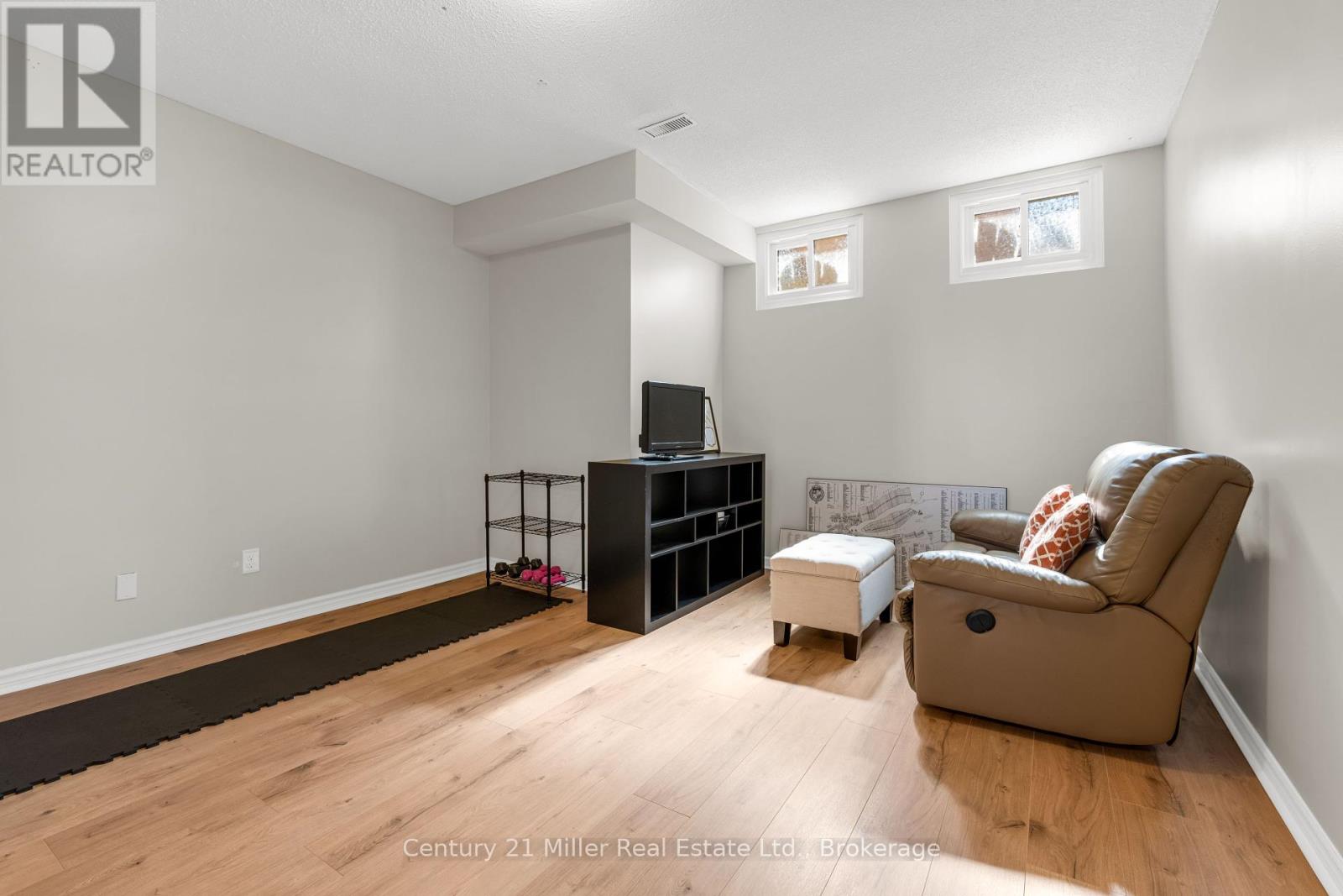 Photo 12 of 19 1310 Hampton Street, Oakville ON