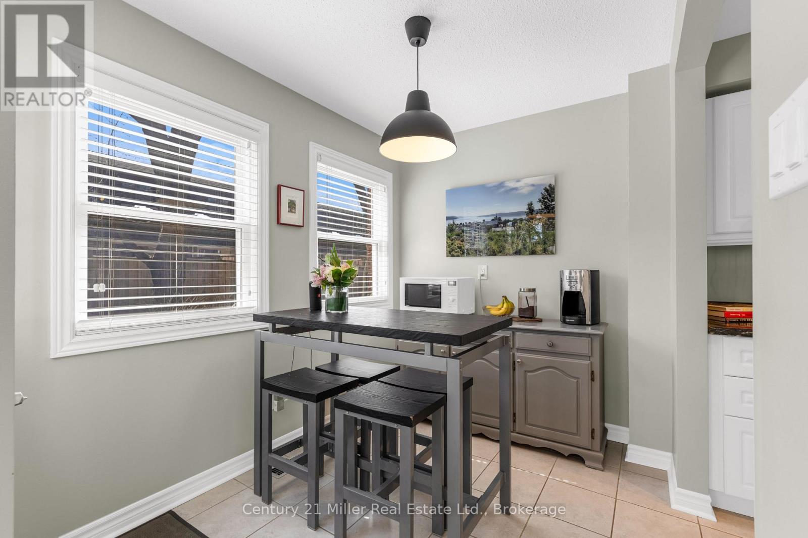 Photo 11 of 19 1310 Hampton Street, Oakville ON