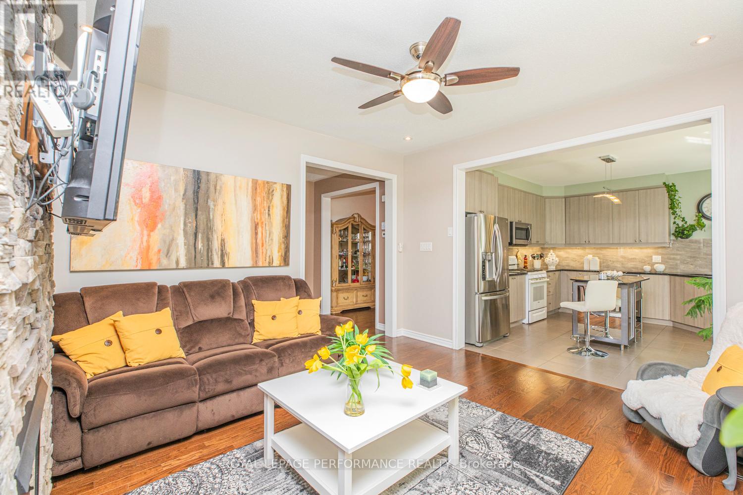Photo 5 of 30 Summitview Drive, Ottawa ON