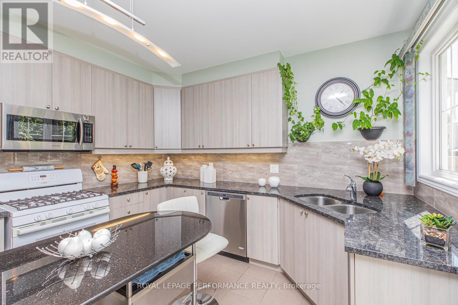 Photo 33 of 30 Summitview Drive, Ottawa ON