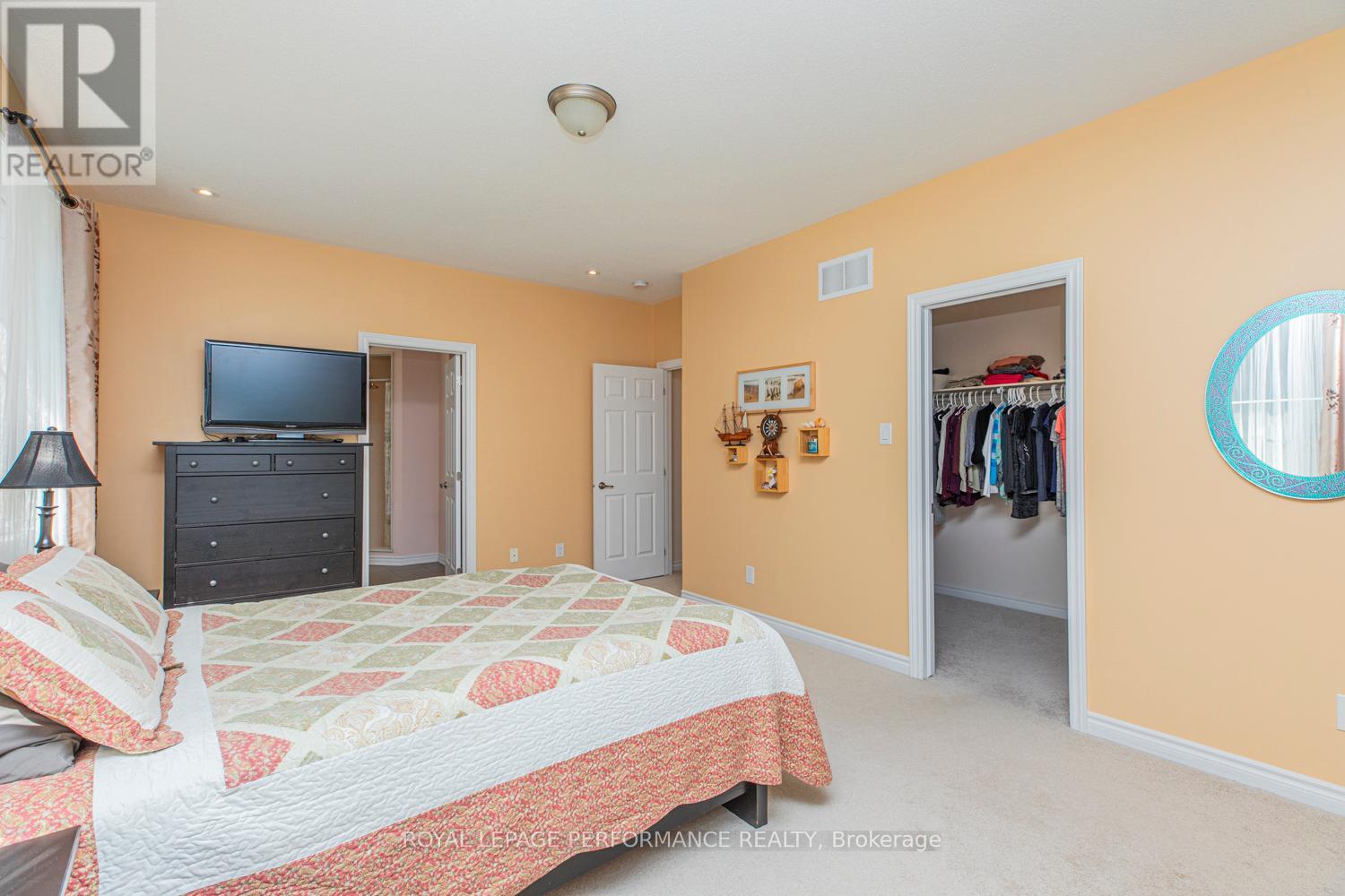 Photo 17 of 30 Summitview Drive, Ottawa ON