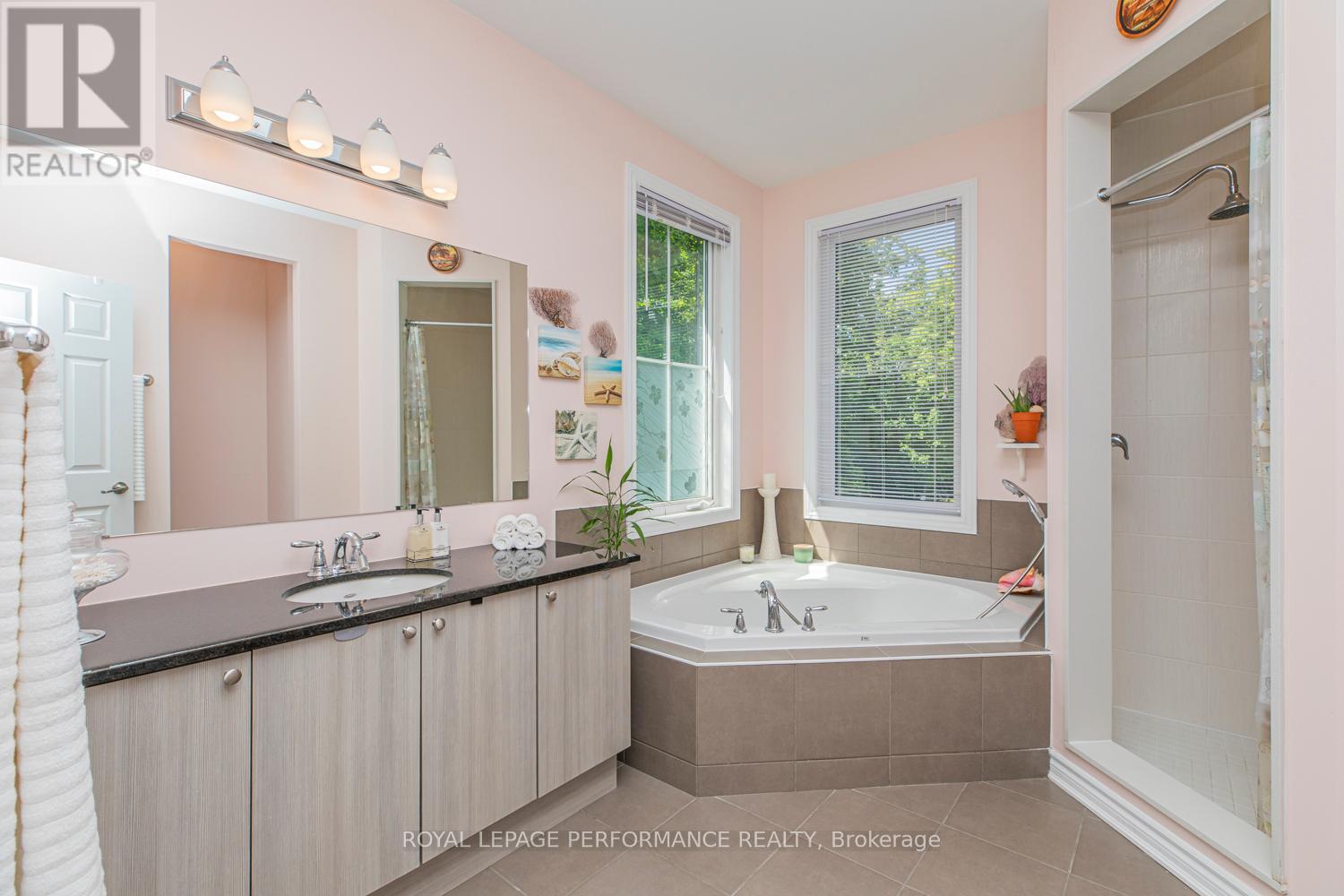 Photo 8 of 30 Summitview Drive, Ottawa ON