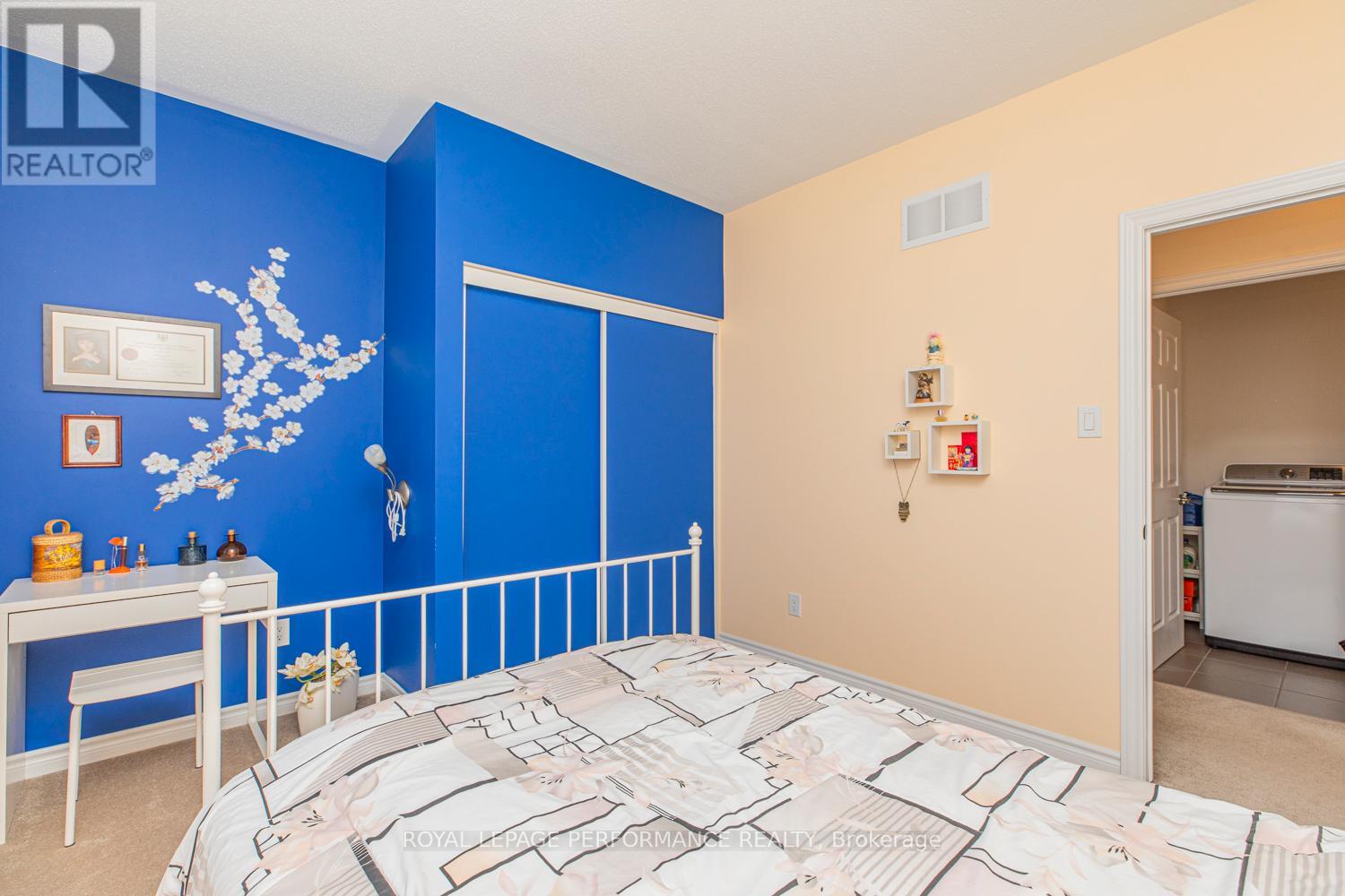 Photo 23 of 30 Summitview Drive, Ottawa ON