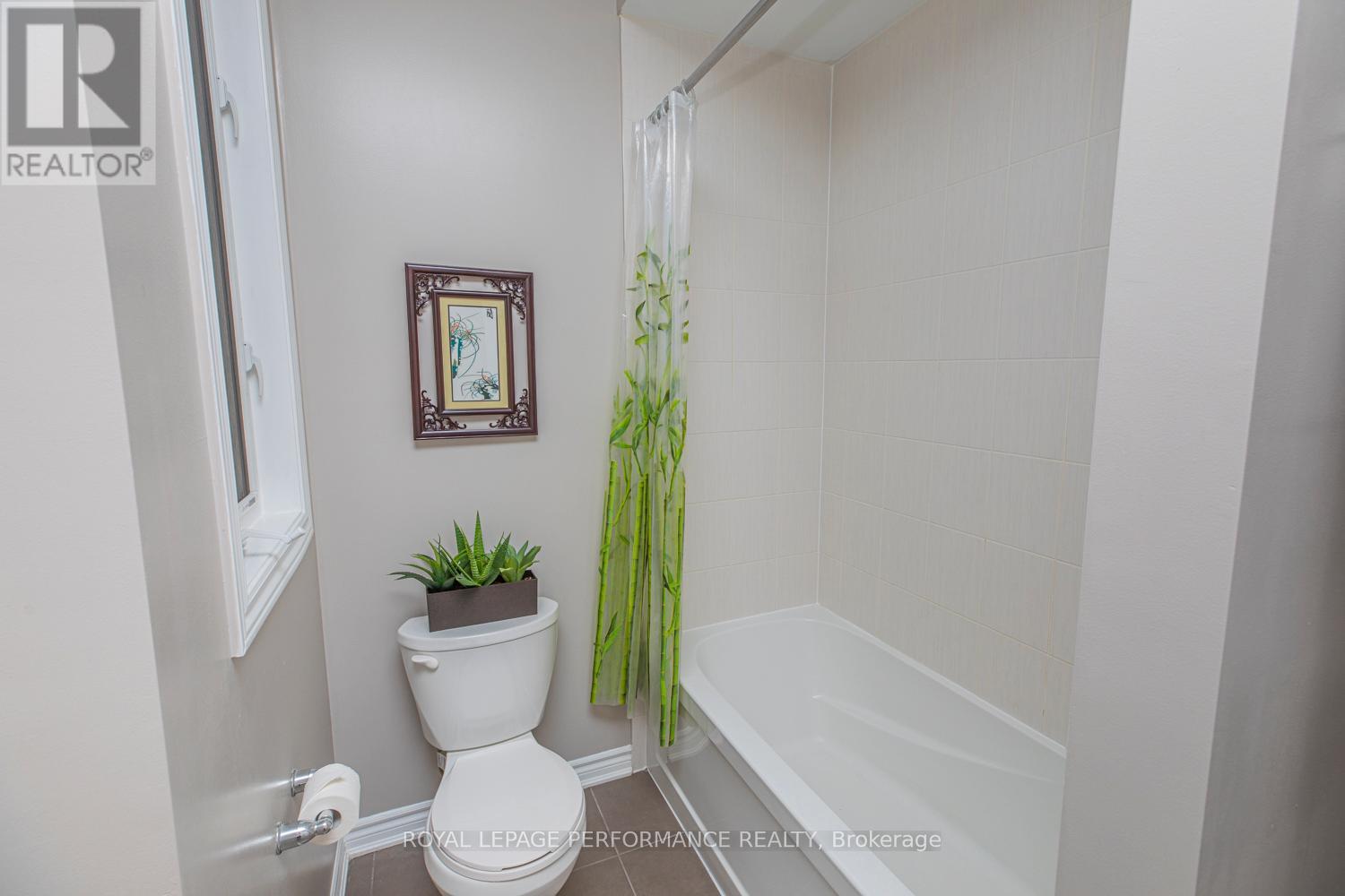 Photo 24 of 30 Summitview Drive, Ottawa ON