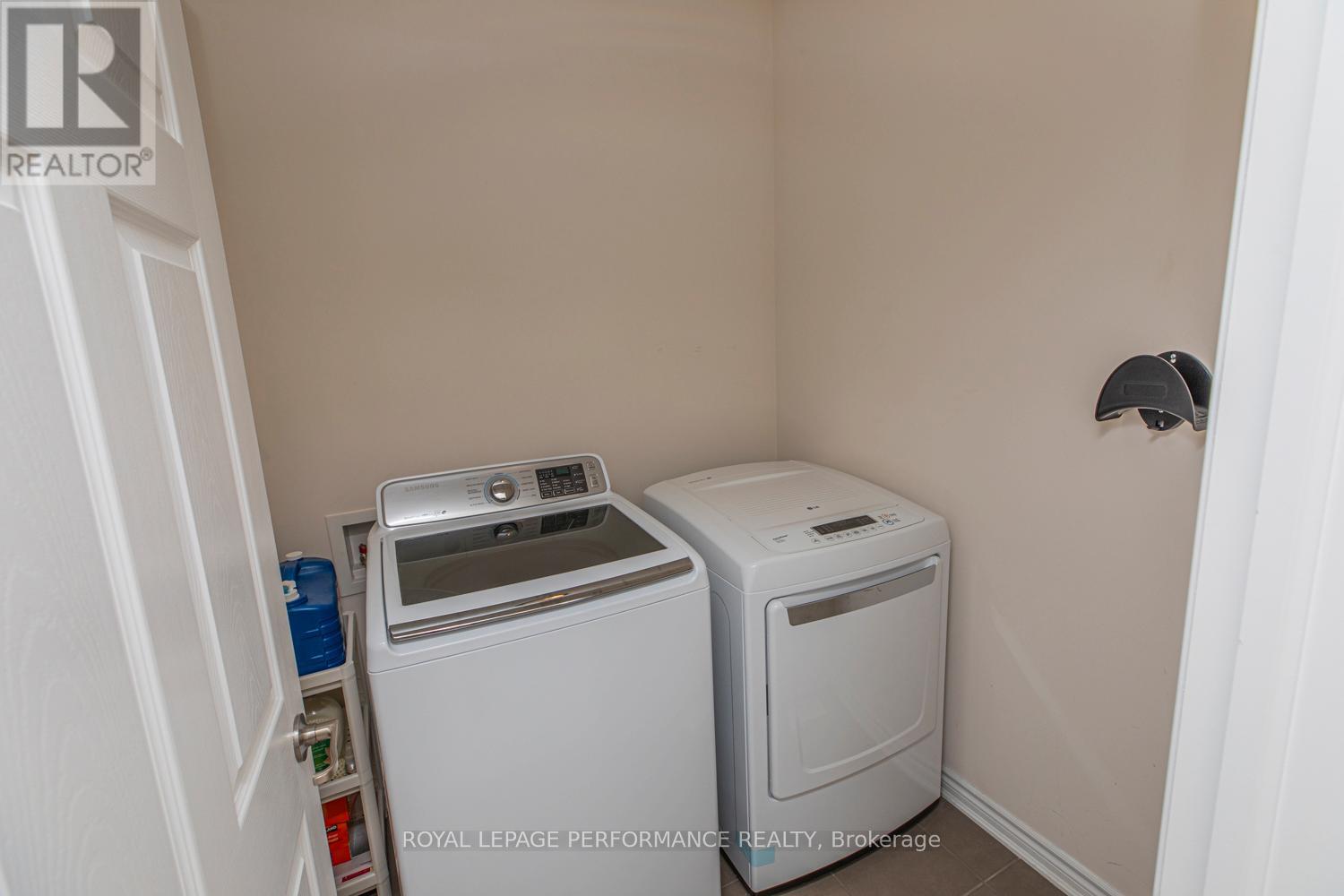 Photo 9 of 30 Summitview Drive, Ottawa ON