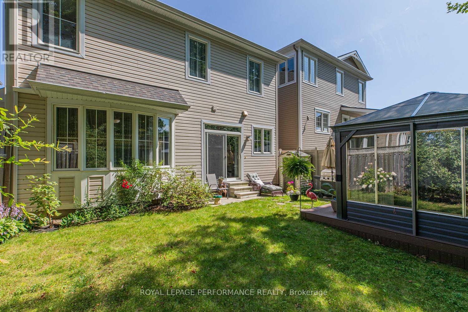 Photo 12 of 30 Summitview Drive, Ottawa ON
