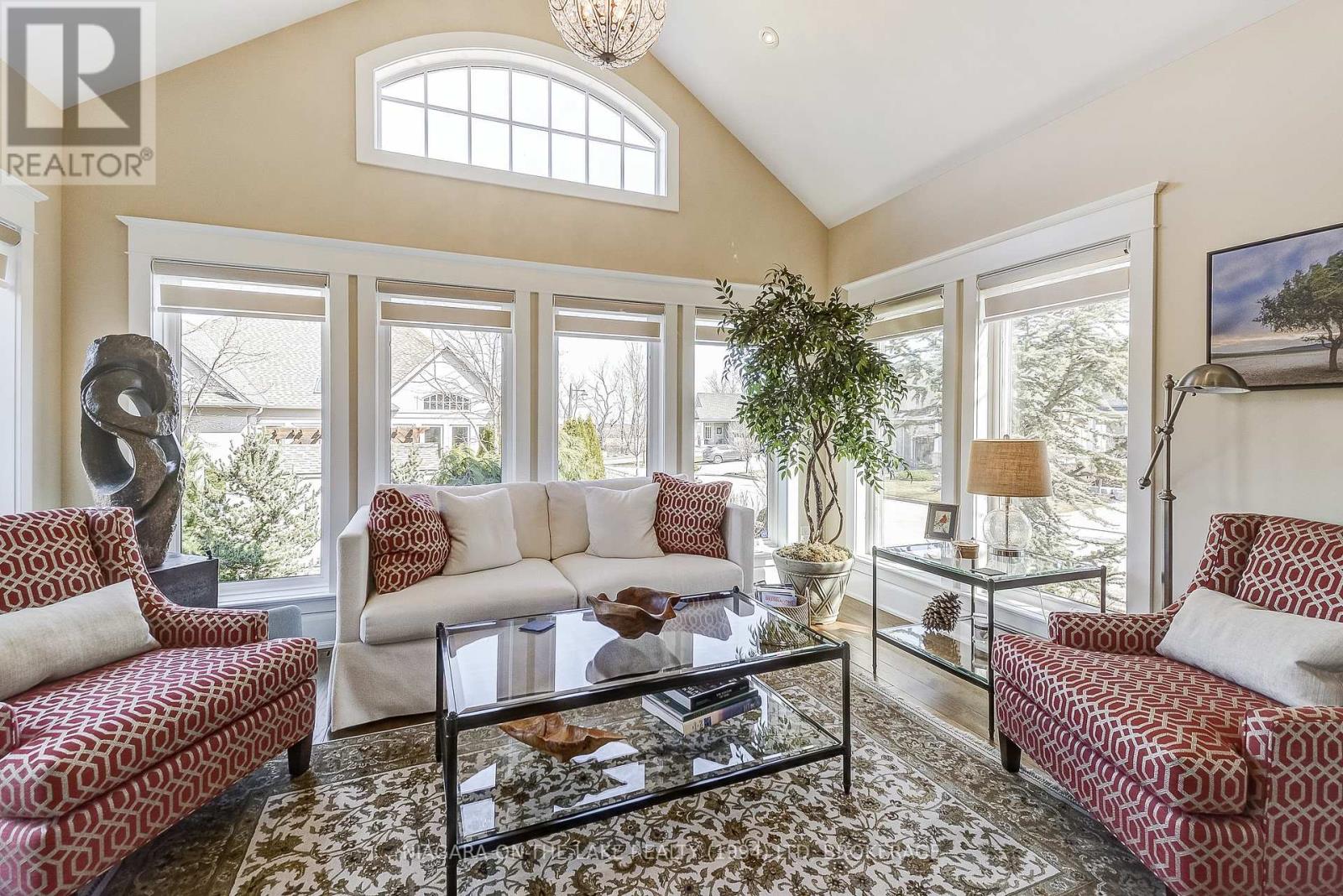 Photo 11 of 12 Stoneridge Crescent, Niagaraonthelake ON