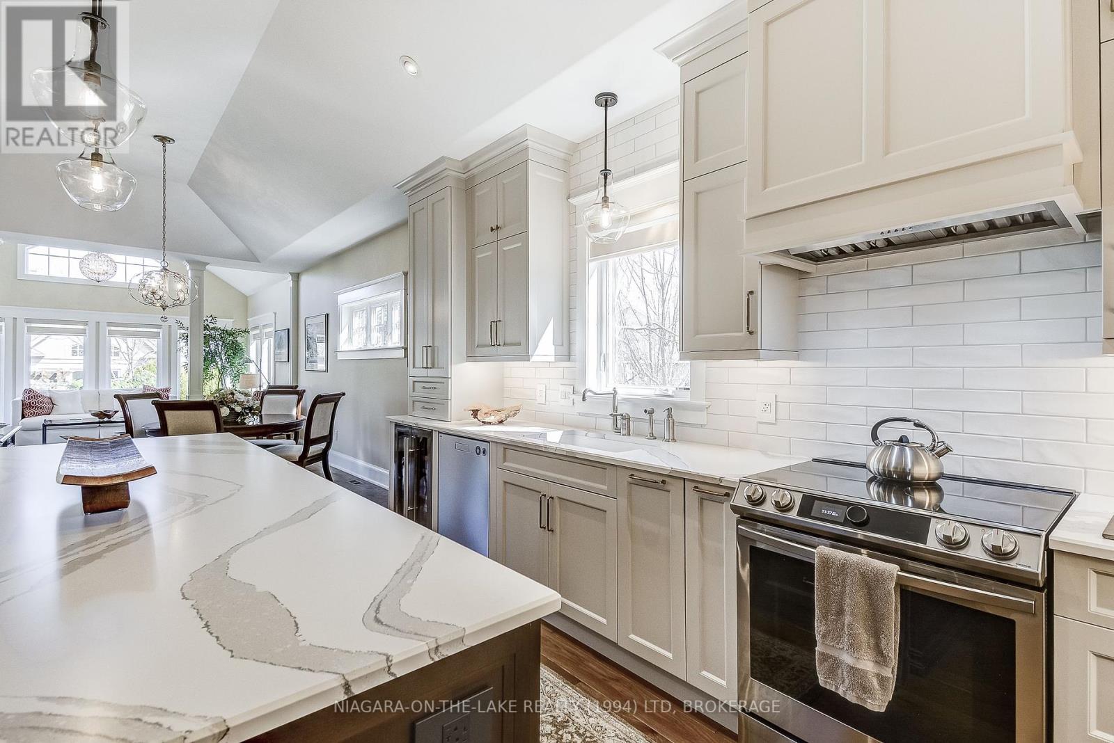 Photo 23 of 12 Stoneridge Crescent, Niagaraonthelake ON