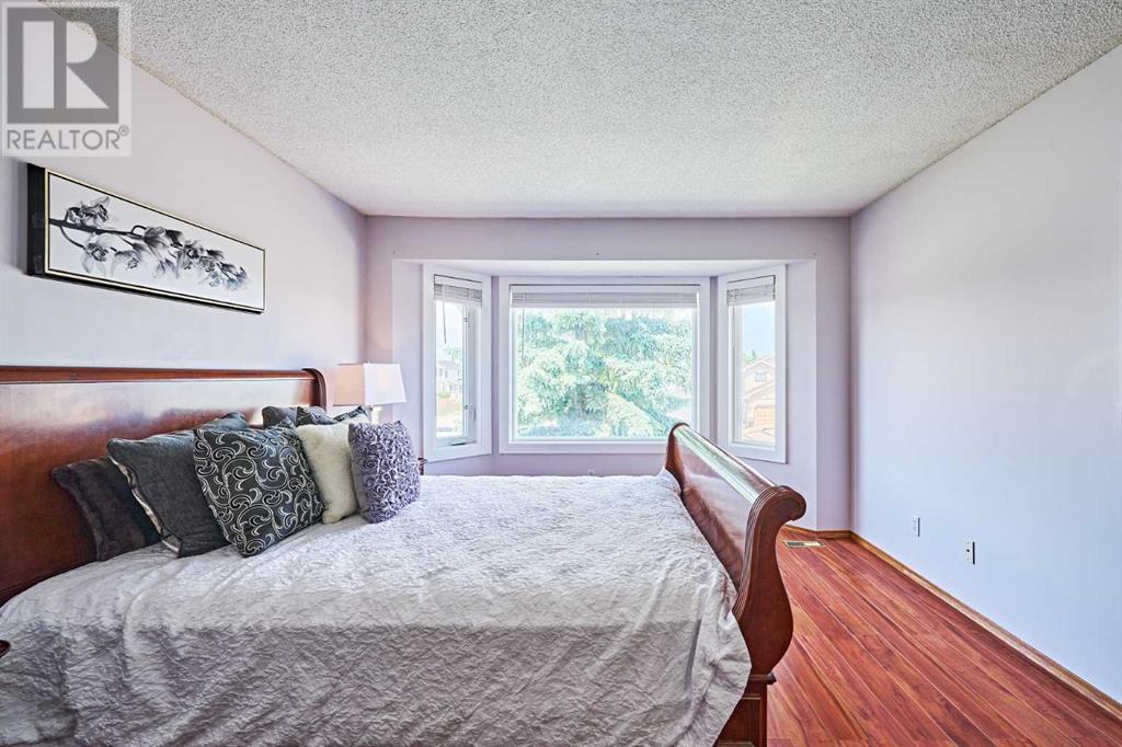 Single Family House for Sale in  Hawkstone Drive NW Hawkwood Calgary 
