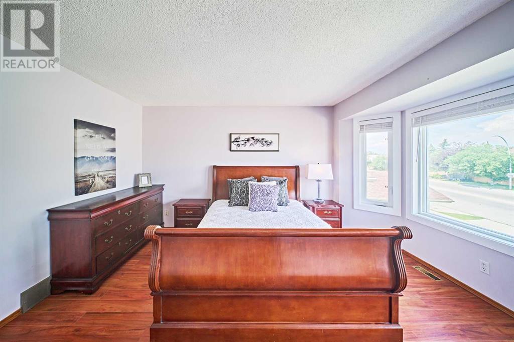 Single Family House for Sale in  Hawkstone Drive NW Hawkwood Calgary 