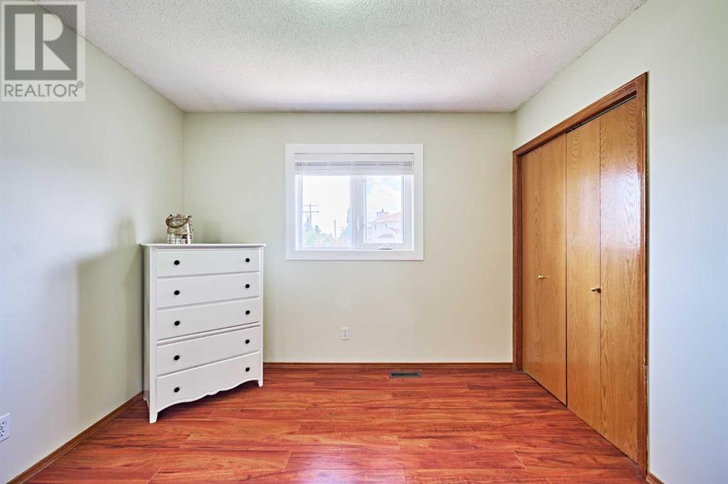 Single Family House for Sale in  Hawkstone Drive NW Hawkwood Calgary 