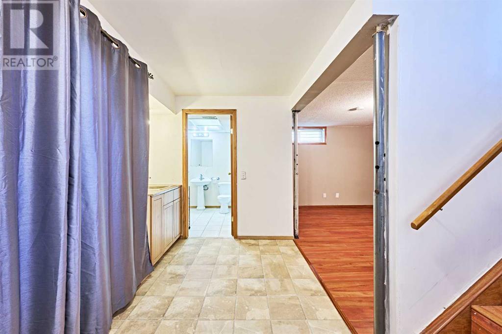 Single Family House for Sale in  Hawkstone Drive NW Hawkwood Calgary 