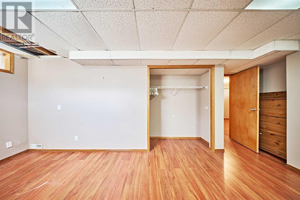 Single Family House for Sale in  Hawkstone Drive NW Hawkwood Calgary 