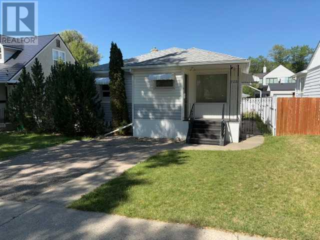 Single Family House Bungalow for Sale in   Street S Victoria Park Lethbridge 