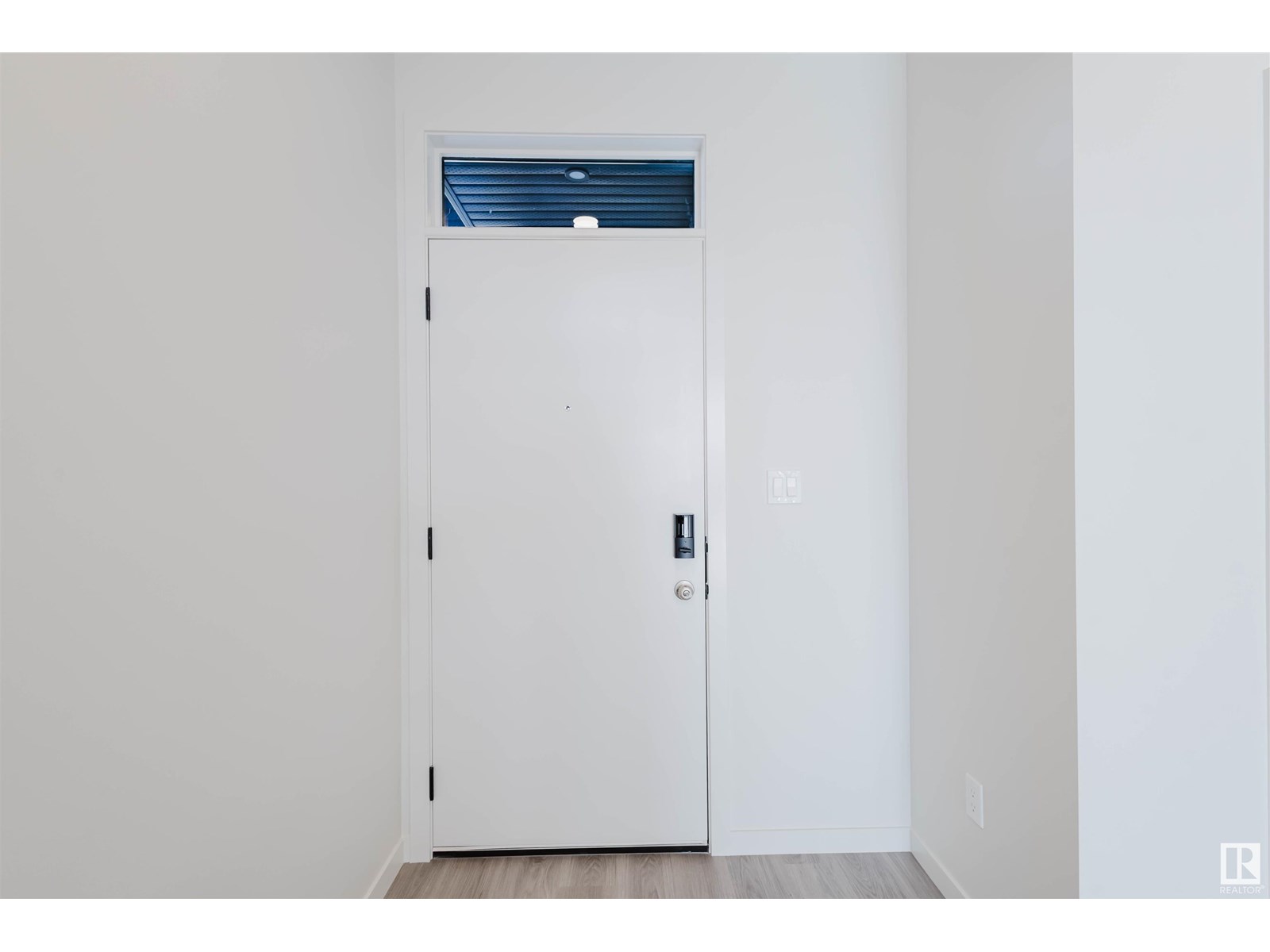Photo 5 of 456 33 St Sw, Edmonton AB
