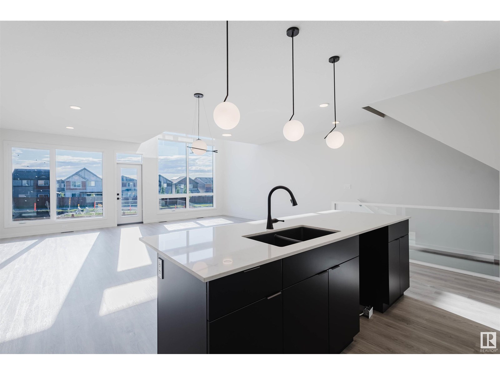 Photo 12 of 456 33 St Sw, Edmonton AB