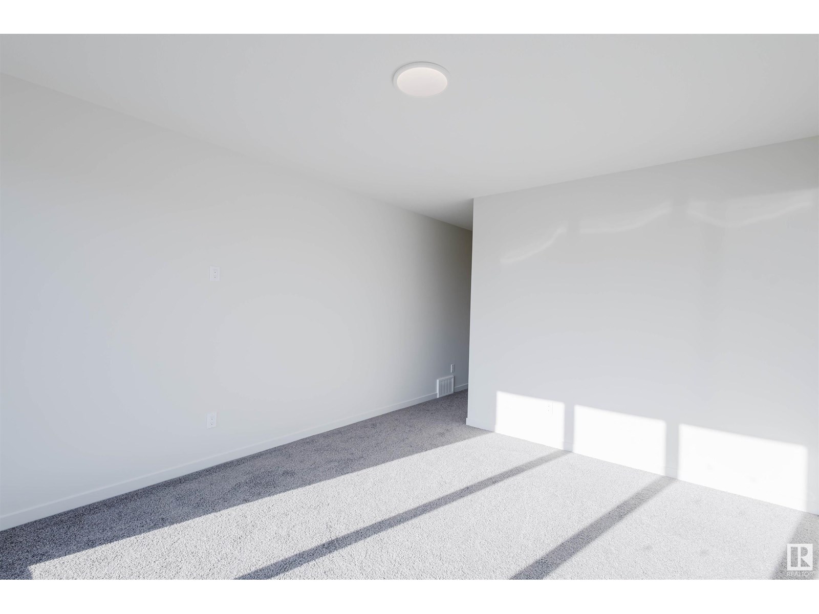 Photo 29 of 456 33 St Sw, Edmonton AB