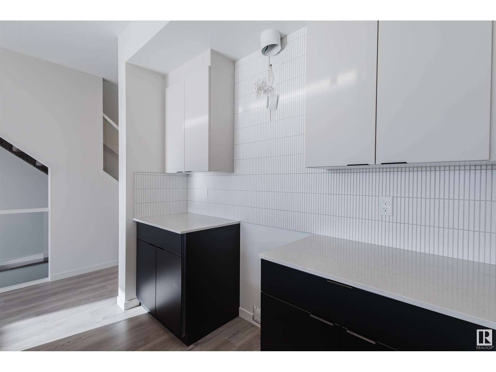 Photo 11 of 456 33 St Sw, Edmonton AB