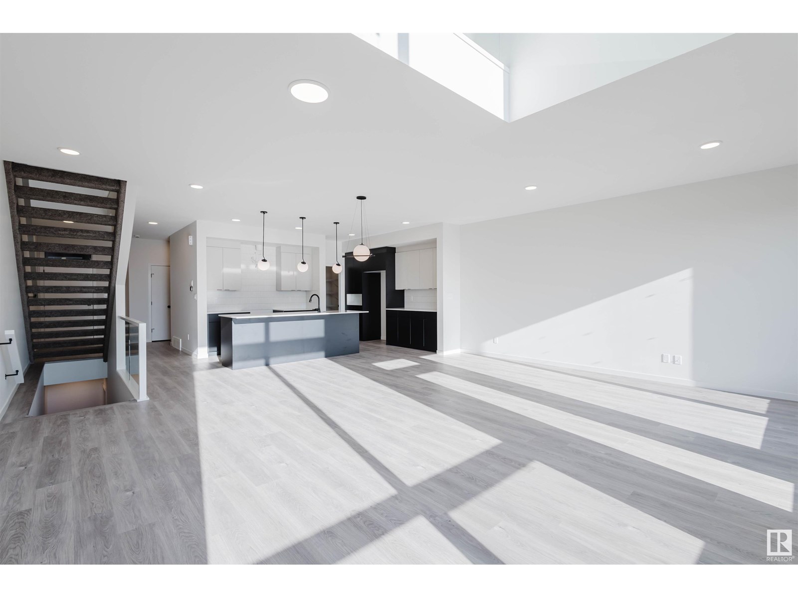Photo 18 of 456 33 St Sw, Edmonton AB