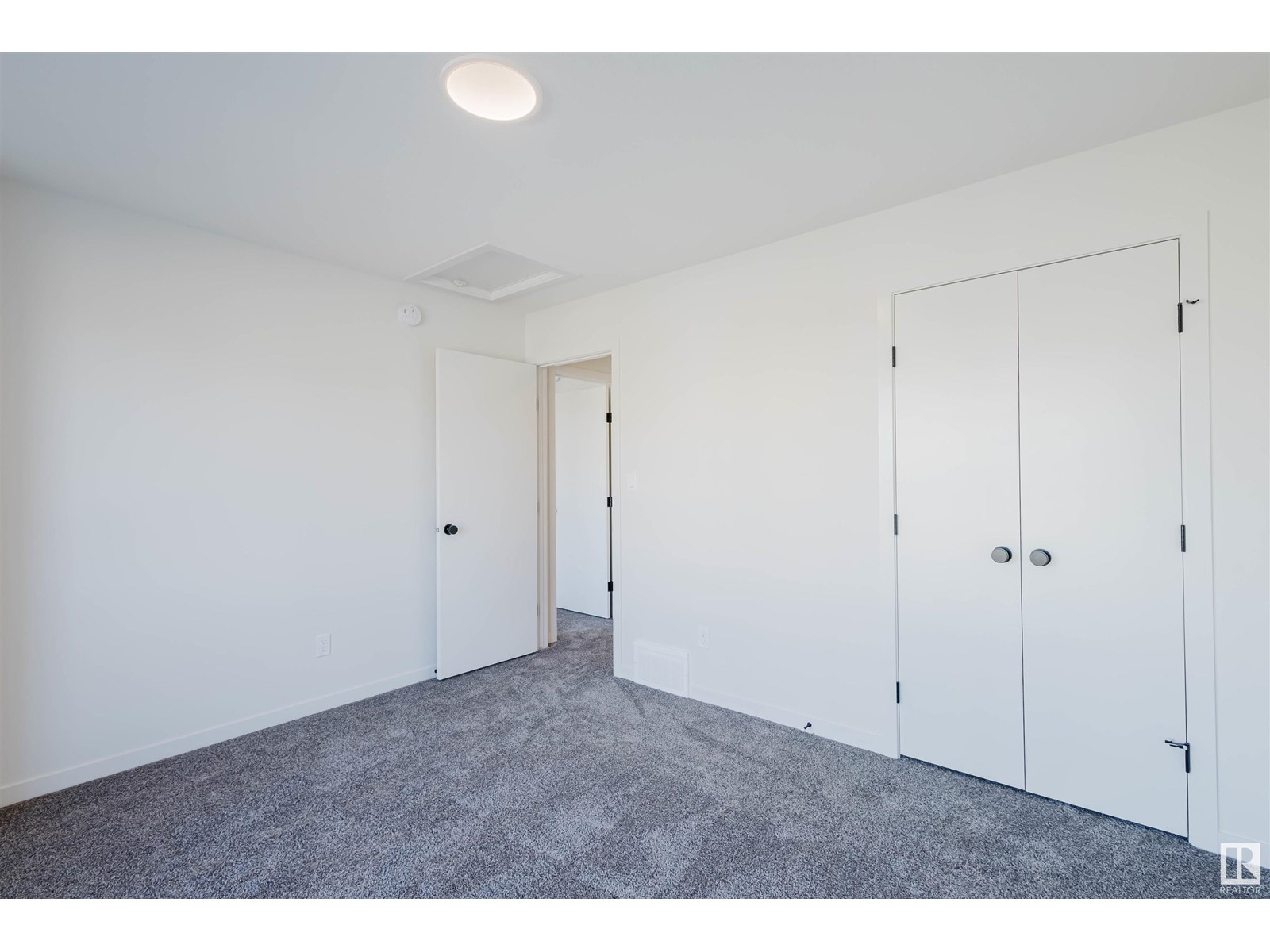 Photo 33 of 456 33 St Sw, Edmonton AB