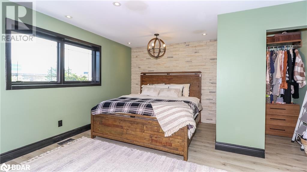 Photo 9 of 20 Manett Crescent, Brampton ON