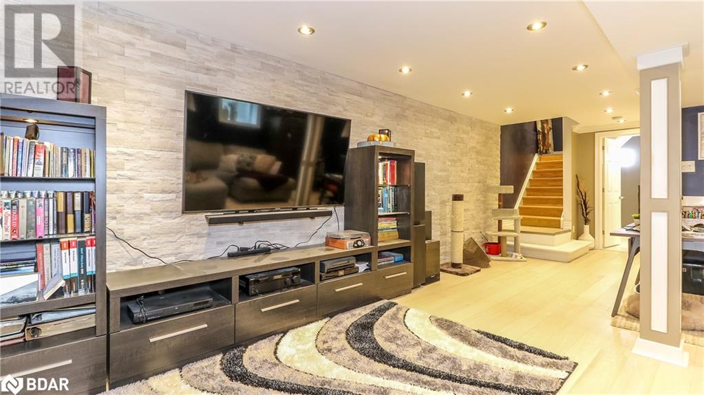 Photo 3 of 20 Manett Crescent, Brampton ON